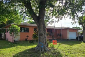 1420 Ne 137th St, North Miami