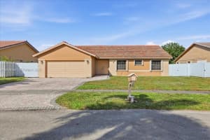 9111 S Lake Miramar Cir, Miramar 9111 S Lake Miramar Cir, Miramar