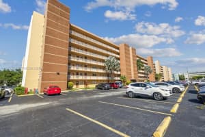 610 NE 12th Ave APT 304, Hallandale Beach, FL 33009, - MLS#A11926389