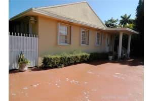 421 NW 32nd Ct, Miami, FL 33125, - MLS#A11926416