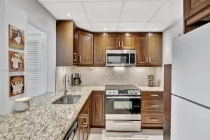 300 Golden Isles Dr 204 Hallandale Beach, FL 33009 - MLS#A11926501