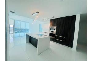 851 Ne 1st Av 2808, Miami