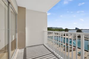 300 Bayview Dr APT 202, Sunny Isles Beach, FL 33160, - MLS#A11926510