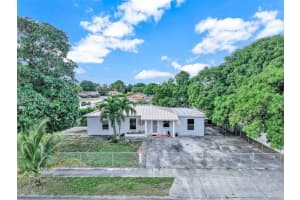 4020 E 10th Ave Hialeah, FL 33013 - MLS#A11926602