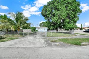 4020 E 10th Ave Hialeah, FL 33013 - MLS#A11926602