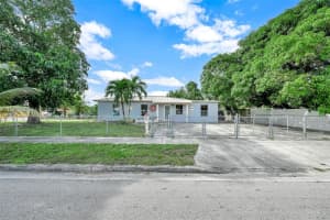 4020 E 10th Ave Hialeah, FL 33013 - MLS#A11926602