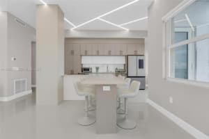 18011 Biscayne Blvd Ph04, Aventura