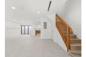 6885 Nw 169th St 66d, Hialeah