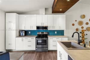 1056 E Lakes Dr, Pompano Beach, FL 33064, - MLS#A11926672