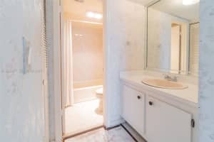 9235 Lagoon Pl 404 Davie, FL 33324 - MLS#A11926677