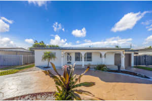 490 W 33rd Pl Hialeah, FL 33012 - MLS#A11926777