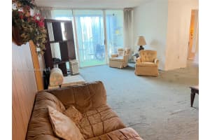 942 NE 199th St #2B, Miami, FL 33179, - MLS#A11926794