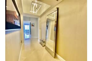 19900 E Country Club Dr 1220, Aventura