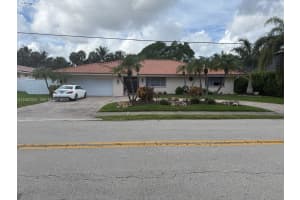 713 Diplomat Pkwy, Hallandale Beach