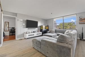 661 Ne 195th St 408, Miami