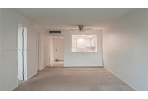 9421 Evergreen Pl 103, Davie