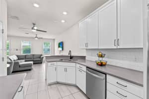 1190 Eucalyptus Dr 5 Hollywood, FL 33021 - MLS#A11927520