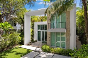 335 W 46th St, Miami Beach, FL 33140, - MLS#A11927586