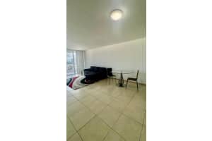 18031 Biscayne Blvd 1103, Aventura