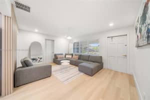 331 Ne 42nd Ct Oakland Park, FL 33334 - MLS#A11927819