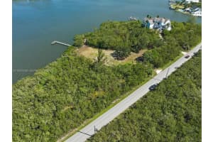 250 Live Oak Dr Vero Beach, FL 32963 - MLS#A11927839