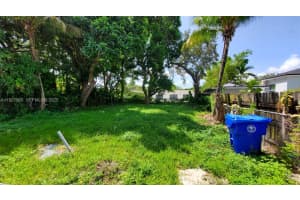 560 Nw 53rd St, Miami 560 Nw 53rd St, Miami