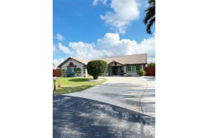 15500 Carriage Ct, Davie