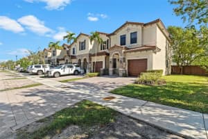8615 Nw 98th Ave Doral, FL 33178 - MLS#A11928085