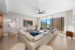 3581 E Glencoe St 403, Miami