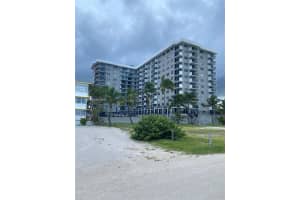 9273 Collins Ave 207, Surfside