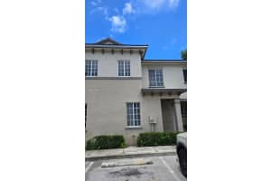 2002 Freeport Ln 4108 Riviera Beach, FL 33404 - MLS#A11928203