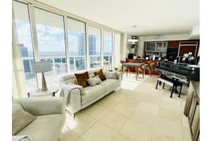 1830 Ocean Dr , Hallandale Beach, FL 33009 - MLS#A11928234