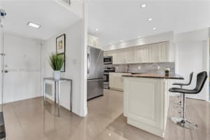 200 Diplomat Pkwy 729 Hallandale Beach, FL 33009 - MLS#A11928288