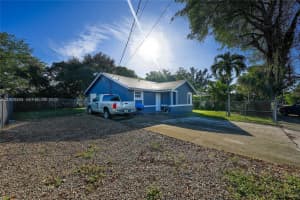 634 Nw 15th Ave Fort Lauderdale, FL 33311 - MLS#A11928383