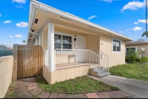 701 Ne 6th St, Hallandale Beach