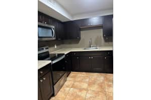 2000 Nw 119th St 904, Miami