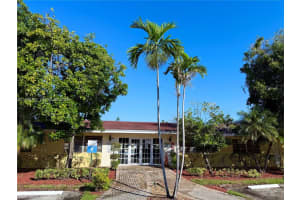 2820 Ne 201st Ter F217, Aventura