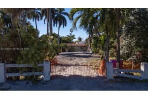 848 Nw 18th Ave Miami, FL 33125 - MLS#A11928733