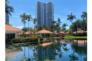 3600 Mystic Pointe Dr 115, Aventura