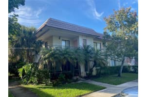 419 Lakeview Dr 201, Weston