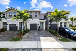 17042 Sw 1st Street, Pembroke Pines, Fl 33027, Pembroke Pines