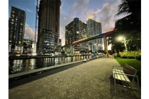 90 Sw 3rd St 1110, Miami