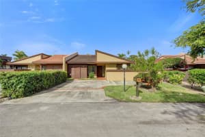 1051 Ne 204th Ln, Miami