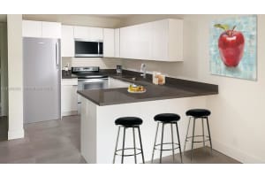 8005 Lake Dr 207, Doral