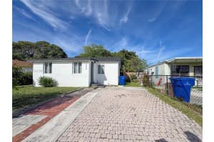 648 W 10th St Riviera Beach, FL 33404 - MLS#A11929368