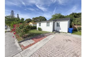 648 W 10th St Riviera Beach, FL 33404 - MLS#A11929368