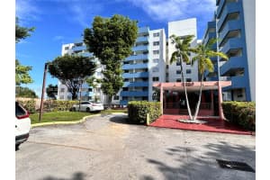 5050 Nw 7th St 401, Miami