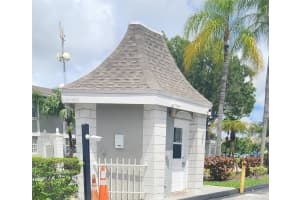 466 Ne 210th Cir Ter 201-10 Miami, FL 33179 - MLS#A11929601