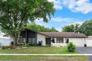 10446 Sw 52nd St, Cooper City
