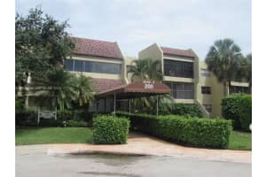 200 Lakeview Dr 108, Weston